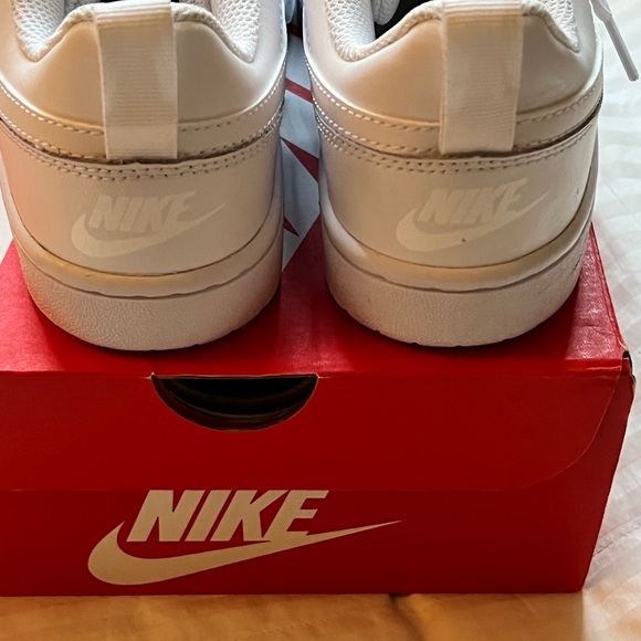NEW kids Nike court Borough low 2 size 3.5 - Picture 7 of 8